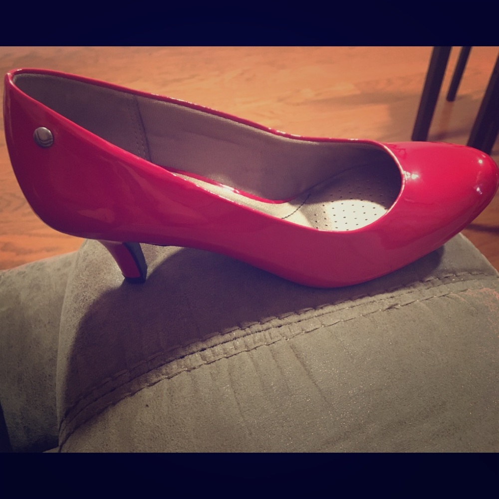 Red pumps